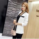 เสื้อสูท เสื้อแจ็คเก็ต เสื้อคลุม แบบสูท สูทผู้หญิง แขนยาว สีขาว แต่งขอบเสื้อ สีดำ เพิ่มมิติ มีกระดุมกลาง 1 เม็ด มีกระเป๋าข้าง แบบสวย 841125_1