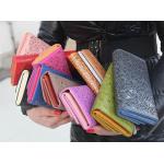 กระเป๋าสตางค์ผู้หญิง ใบยาว กระเป๋าสตางค์ แบบ ถือ ใบใหญ่ ใส่บัตรได้เยอะ กระเป๋าสตางค์ถือออกงาน แกะลาย สีพื้น สวยหรู มีสไตล์ ดูดี มาก ค่ะ 389900