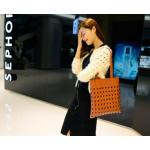 กระเป๋าถือผู้หญิง กระเป๋าถือ หนัง Pu กันน้ำได้ ดีไซน์ ติดหมุดรอบใบ สวยเก๋ มีสไตล์ กระเป๋าใส่หนังสือ ใส่ ipad ได้ สะพายไปเรียน ทำงาน เก๋สุด ๆ 262804