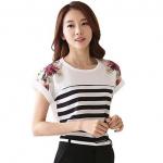 เสื้อแฟชั่น เสื้อผู้หญิง สีขาว ลายตัดขวางสีดำ ผ้าโพลีเอสเตอร์ ใส่สบาย แต่งลายดอกไม้ ที่ไหล่ เสื้อแขนสั้น ใส่เที่ยว ทำงาน สบาย 786767