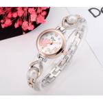 นาฬิกาข้อมือ ผู้หญิง สายสีเงิน สีทอง ดีไซน์ ผสมผสาน กับ ไข่มุก หน้าปัดดอกโคลเว่อร์ สวยเก๋ ของขวัญสุดพิเศษ 872110