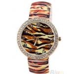 นาฬิกาข้อมือผู้หญิง นาฬิกาแฟชั่น สำหรับคนชอบสะสม นาฬิกาข้อมือ สาย Silicone อย่างดี หน้าปัด ล้อมเพชร คริสตัล สีน้ำตาล ลายเสือ 829094_1