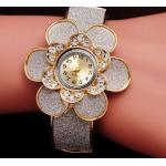 นาฬิกาข้อมือ นาฬิกาผู้หญิง แบบ กำไลข้อมือ ทอง 18 K ลายดอกไม้ สีเงิน นาฬิกาข้อมือ แบบเว่อร์ ช่อดอกไม้ สีเงิน ฝัง เพชร CZ รอบหน้าปัด ไฮโซ ค่ะ 62879