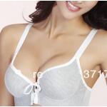 เสื้อชั้นใน Sport Bra มีส่วนผสมของ เยื่อไผ่ เพื่อการสวมใสที่ดีกว่า สีเทาขอบขาว