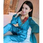 ชุดนอนผู้หญิง แบบ เสื้อกางเกง เสื้อนอนแขนยาว ชุดนอน ผ้าไหมซาติน สีฟ้า ปัก ดอกกุหลาบแดง สุดหรู ชุดนอน สาวหมวย ไฮโซ ใส่สบาย 201488