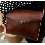 กระเป๋าสะพายข้าง ผู้หญิง ขนาดกลาง หนังแท้ ใช้งานทดทาน มี 2 สี น้ำตาล และ ดำ แบบเรียบ ๆ สีพื้น สไตล์ วินเทจ ใช้ได้กับทุกงาน no 242037