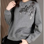เสื้อยืด คอกลม แขนยาว สีเทา ใส่เที่ยว แฟชั่น เสื้อยืดผู้หญิง แบบเก๋ ๆ ตกแต่ง ลายใบไม้ เสื้อยืด ใส่เที่ยว สีเทา 369676