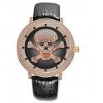 นาฬิกาข้อมือชาย นาฬิกาสายหนัง แฟชั่น ร็อค พั้งค์ ดีไซน์ หัวกะโหลก เท่ ๆ นาฬิกาฝังเพชร คริสตรัล สวยหรู 402034