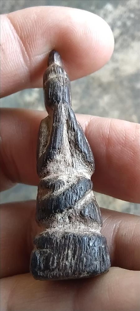 พระปิดตาไม้แกะหลวงพ่อขริก วัดสาวชะโงก