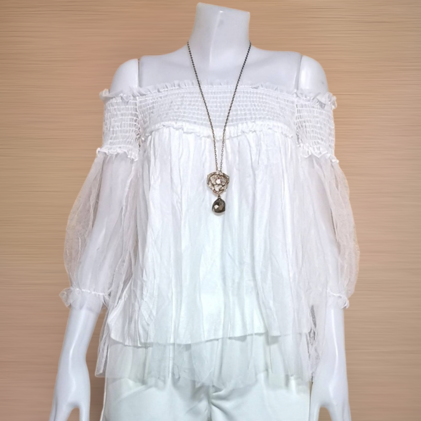 Blouse4011 เสื้อเปิดไหล่ทรงปล่อยสม็อคยางยืดรอบบ่า แขนสามส่วน ผ้ามุ้งมีซับในเนื้อนิ่มอย่างดีไม่คัน งานสวยหรูดูแพง แมทช์กับอะไรก็เข้า มี 4 สี ขาว, ชมพู, เหลือง, น้ำตาล