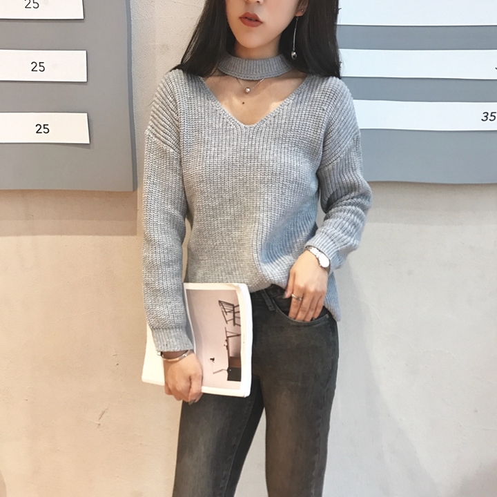 สีเทา : เสื้อสเวตเตอร์ ไหมพรมคอวี แต่งสายคาด ลายทางในตัว ไหมพรมเส้นเล็ก เนื้อนุ่ม พร้อมส่ง