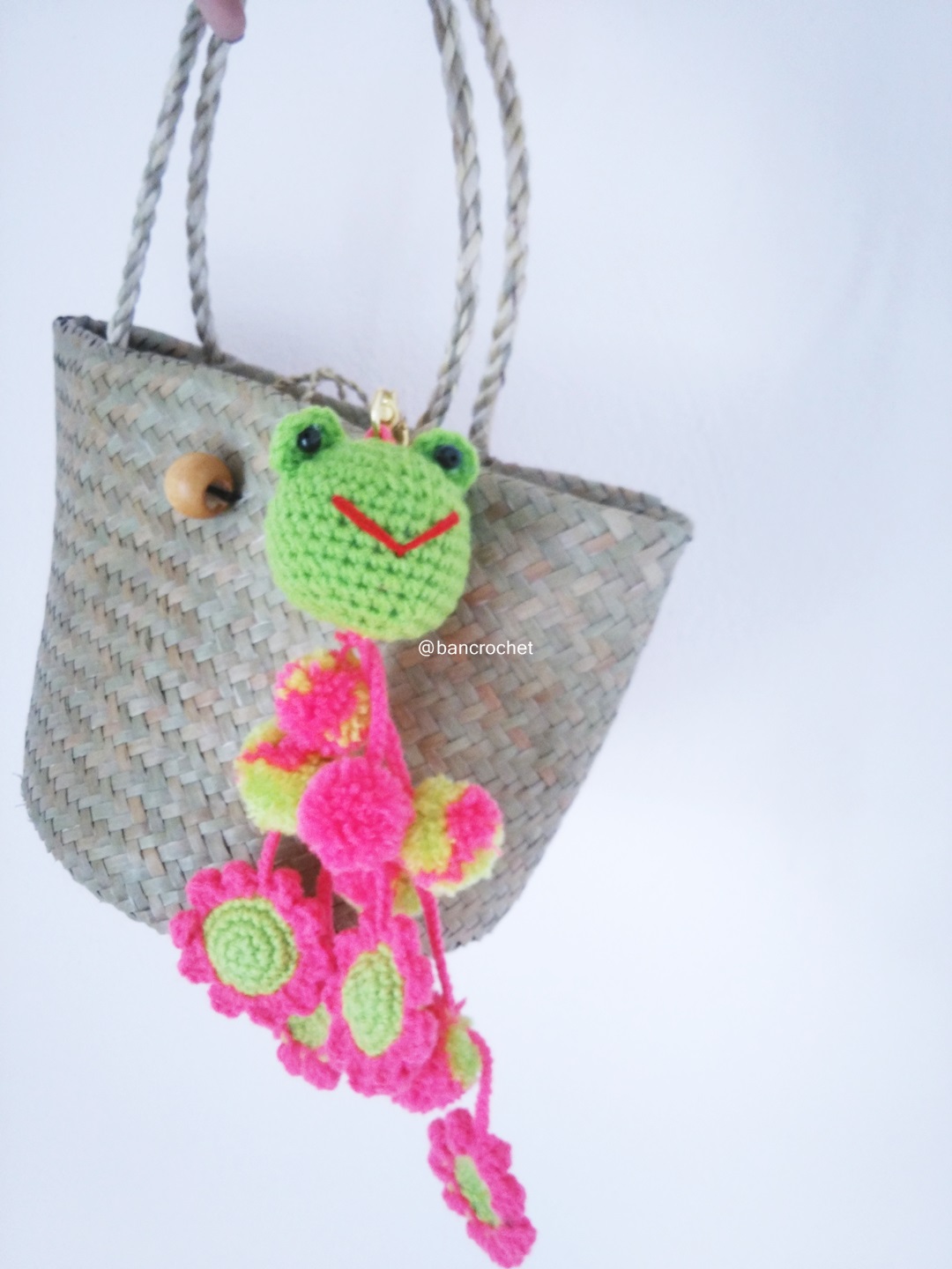 Bancrochet กระเป๋าสานกระจูดห้อยพวงกุญแจ grajood basket weave bags คละสี 7*10*7*12 นิ้ว