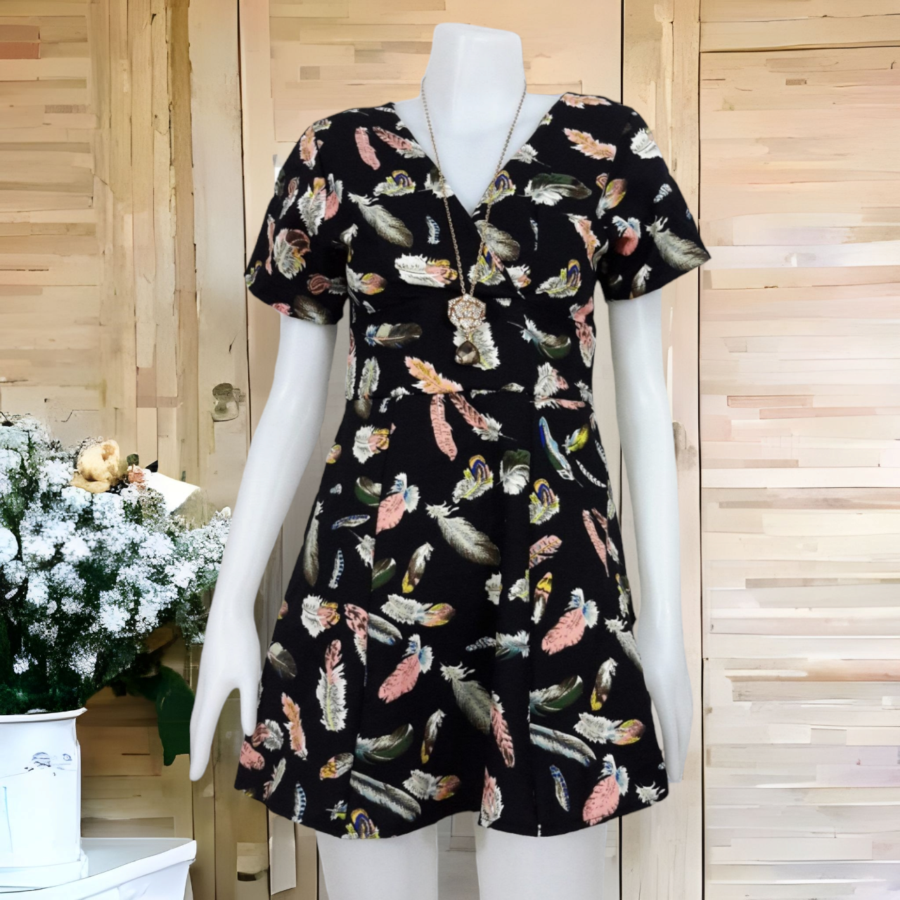 Dress3102 ชุดเดรสคอวีป้าย มีซิปหลังใส่ง่าย ผ้ามิลินเนื้อดีเกรดพรีเมียมอยู่ทรงเรียบสวย งานสวยใส่ได้หลายโอกาส งานดีทรงดี ดูสวยแพง ใส่เก๋ๆ ได้บ่อย