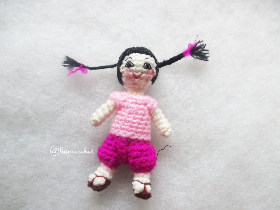 ตุ๊กตาเด็กไทยถักโครเชต์ ขนาด 3 นิ้ว thai doll amigurumi crochet 3 inches