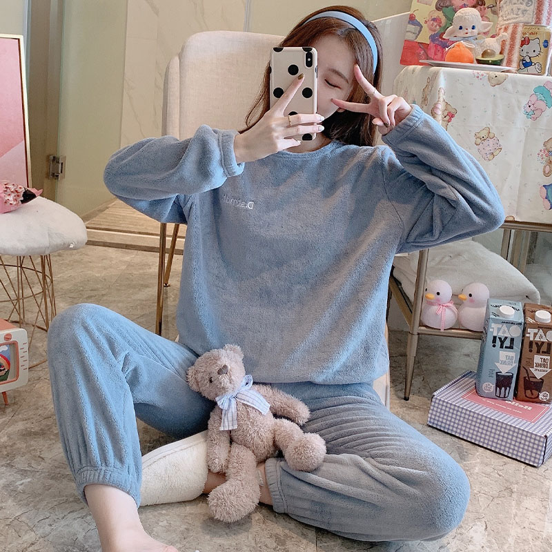 ชุดนอนผู้หญิง