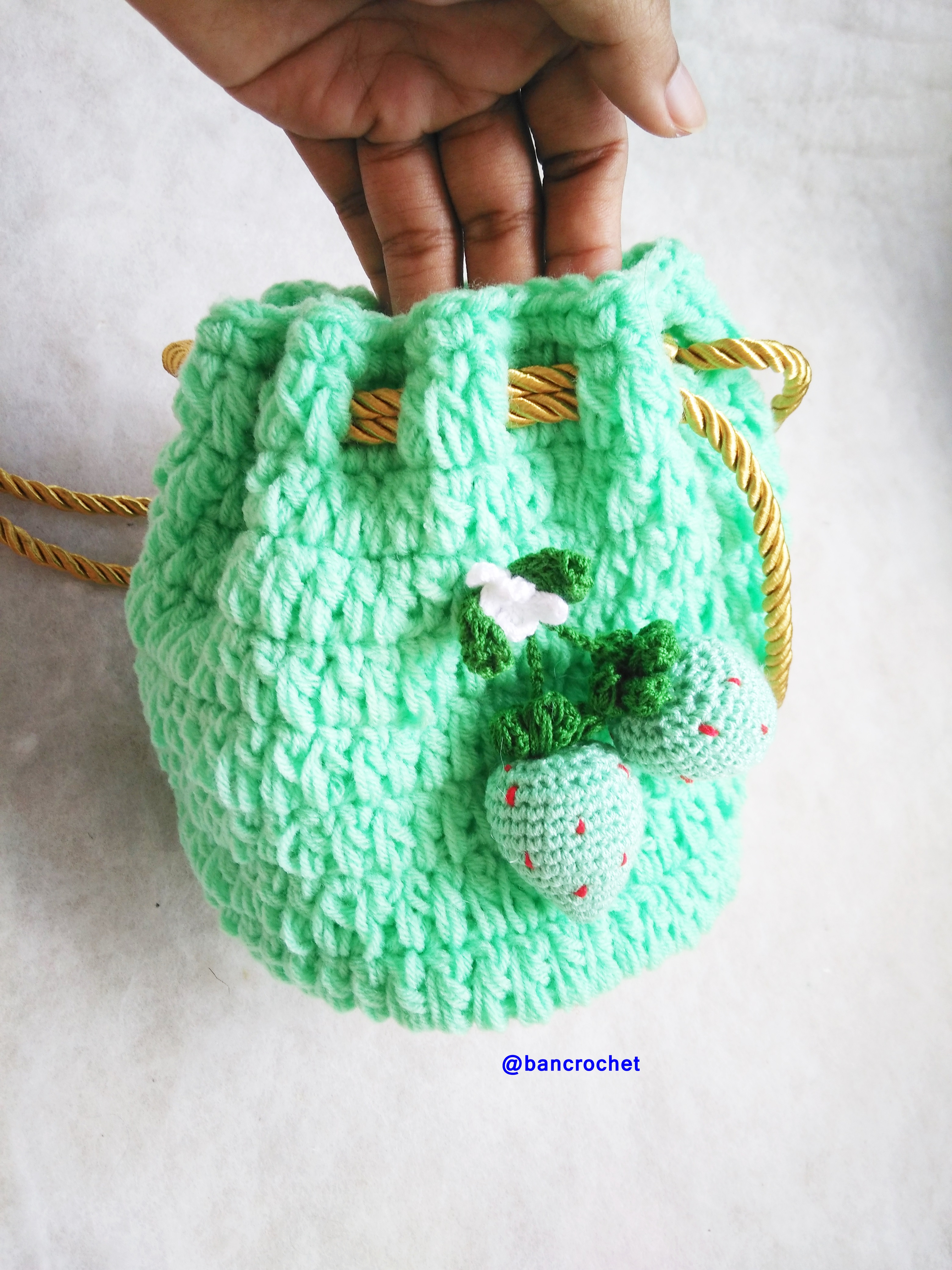 Bancrochet กระเป่าหูรูดถักโครเชต์ crochet bucket bags เขียว 5.5x4 นิ้ว