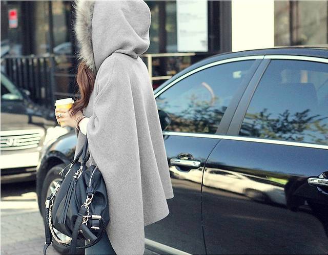 โค้ทกันหนาว ทรงโคล่ง แต่งขนเฟลอร์รอบฮูด ผ้าวูลเนื้อดี มีน้ำหนักทิ้งตัว