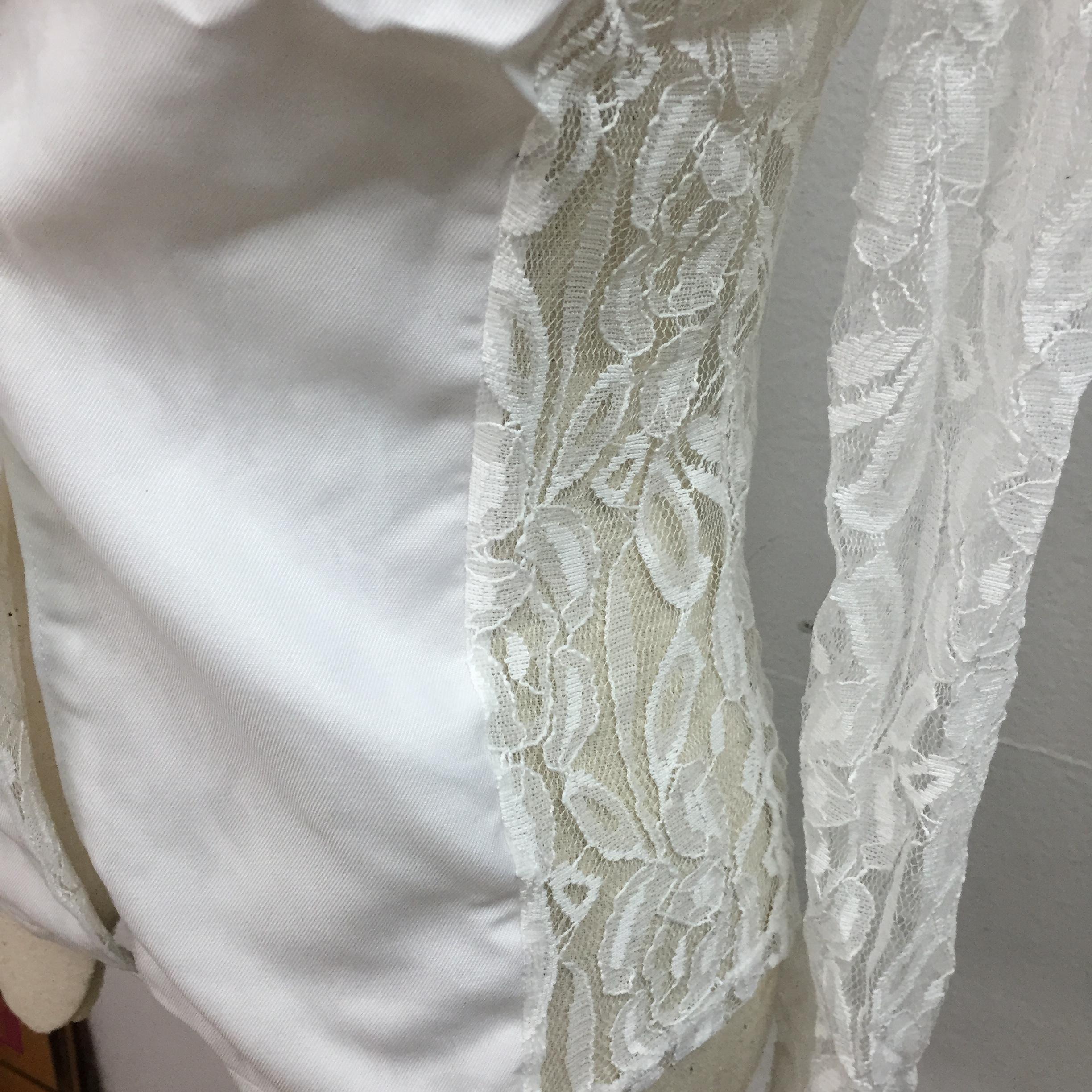 เสื้อสูท แต่งลูกไม้ พร้อมส่ง สีขาว ผ้าไม่หนา ใส่คลุมสบาย white