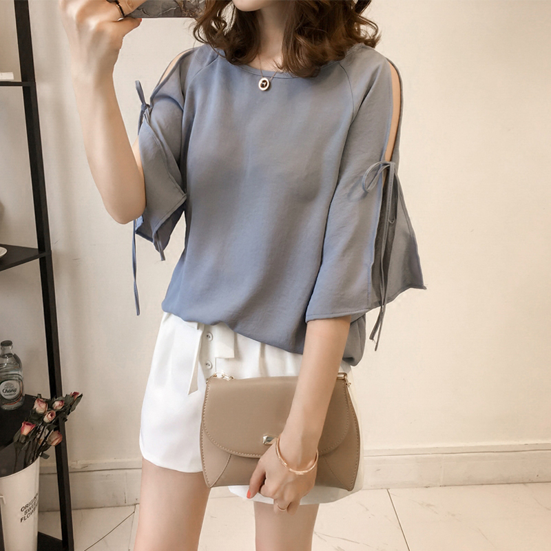 Blouse3882 เสื้อแฟชั่นแขนผ่าผูกโบว์สีพื้นฟ้าคราม ผ้าโพลีเนื้อดีนุ่มใส่สบายผ้าเนื้อดีเรียบสวยไม่ยับง่าย งานสวยใส่ง่ายแมทช์กับอะไรก็เข้า