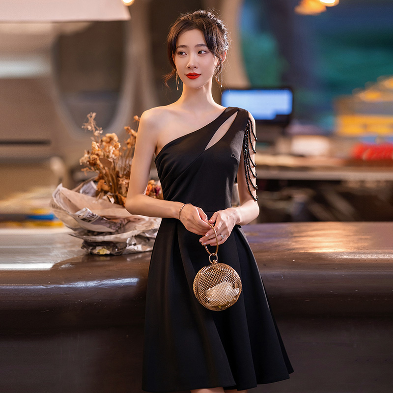 ชุดราตรี ชุดราตรีสวยหรู แบบ ทันสมัย Evening dress
