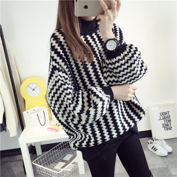 เสื้อไหมพรมคอปีน เนื้อดี ลายขาวดำเก๋ๆ ทรงสวย ไม่เหมือนใคร พร้อมส่งจ้า