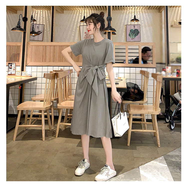 Dress4656 เดรสยาวสีเอิร์ธโทนสไตล์มินิมอล ผูกโบว์ช่วงเอวดูมีดีเทล ผ้าคอตตอนเนื้อดีนุ่มใส่สบาย งานสวยใส่ง่ายดีเทลน่ารักเรียบๆ เท่ๆ ดูมีสไตล์ไม่ซ้ำใคร มี 2 สี ดำ, เขียวหม่น