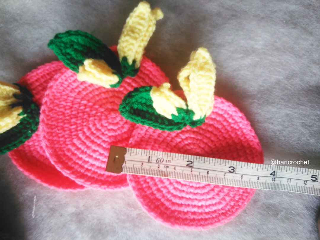 Bancrochet ที่รองแก้ว/ที่รองจานถักโครเชต์ ลายดอกจำปี crochet coaster/crochet table mat สีชมพู 4นิ้ว