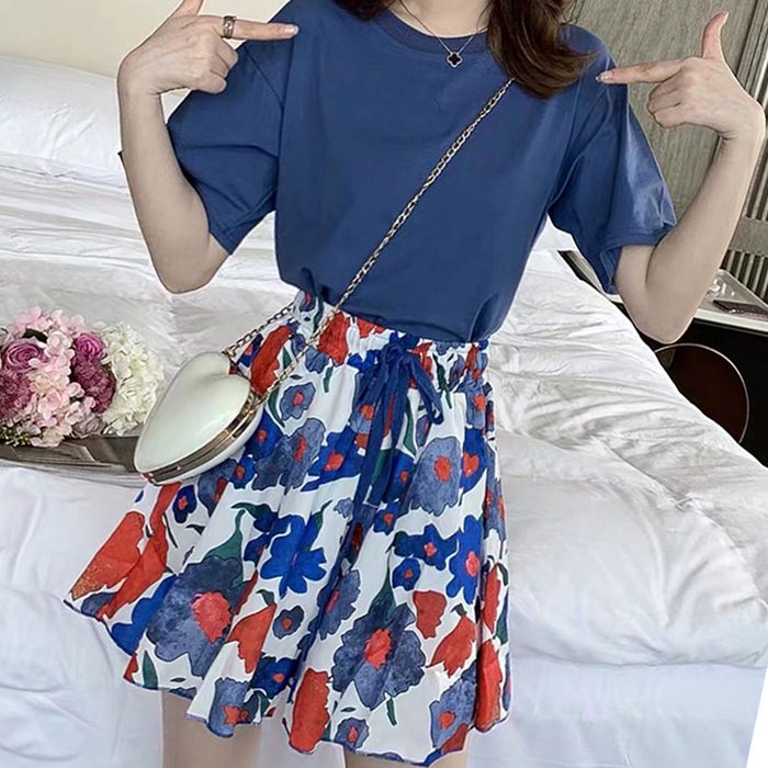 Set_bp1788 ชุดเซ็ท 2 ชิ้น(เสื้อ+กางเกง) เสื้อยืดแขนสั้นสีฟ้าครามผ้าคอตตอนเนื้อนุ่มยืดหยุ่นสูง+กางเกงขาสั้นทรงปล่อยลายดอกไม้เอวยืดมีซับในผ้าสลาฟเนื้อดีเรียบสวยไม่ยับง่าย งานเซ็ทเข้าชุดสุดน่ารัก ดีเทลเก๋ๆ ดีงาม แมทช์ได้ลงตัวเข้ากันดูดีที่สุ