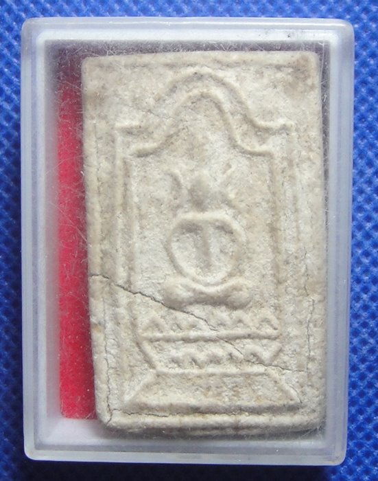 หลวงพ่อจันทร์ วัดโฉลกหลำ