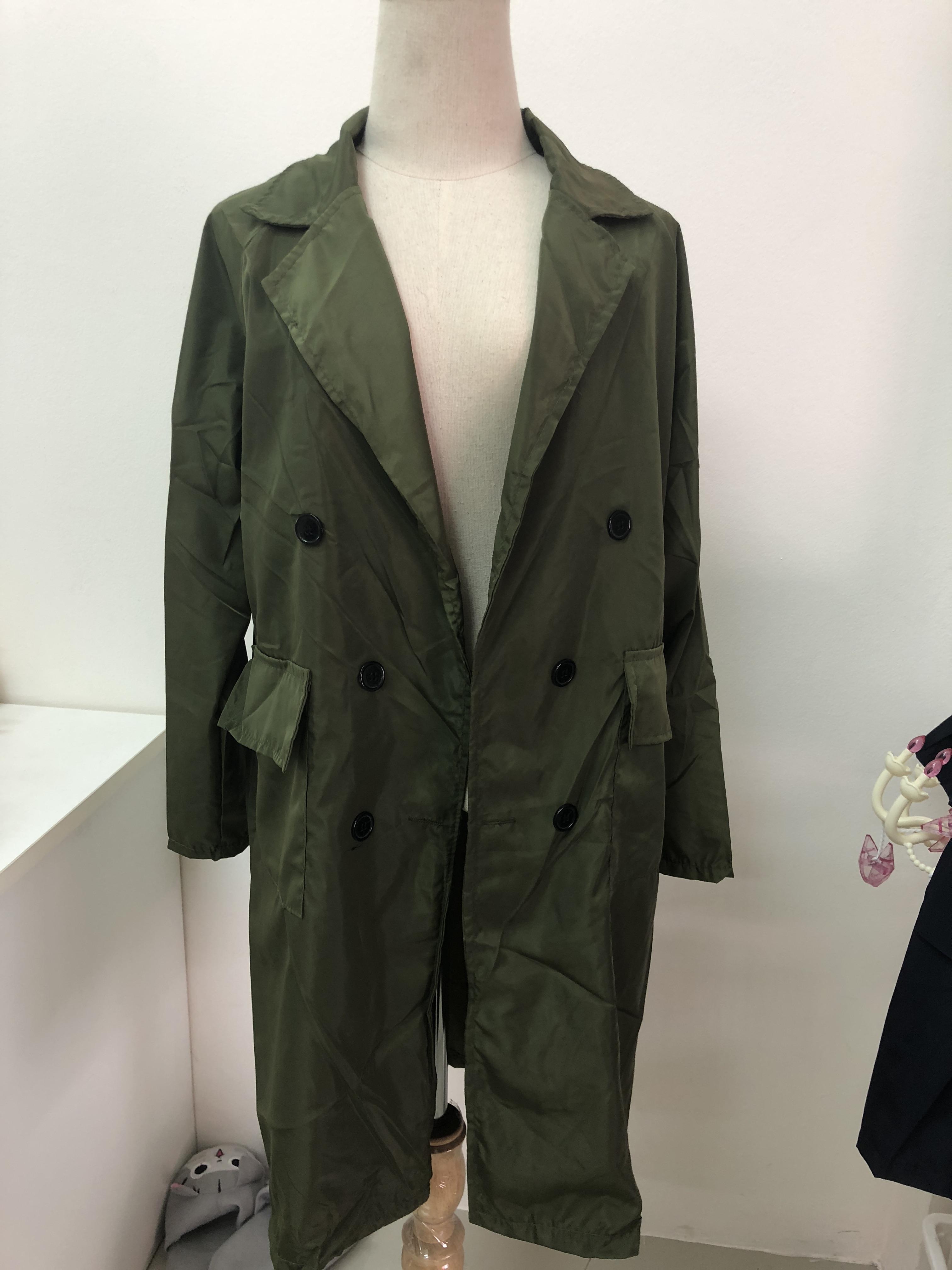 เสื้อคลุมสไตล์เกาหลี ผ้าร่ม ทรงยาว ไม่หนา ใส่คลุมกำลังดี เท่ๆ พร้อมส่งเลยจ้า