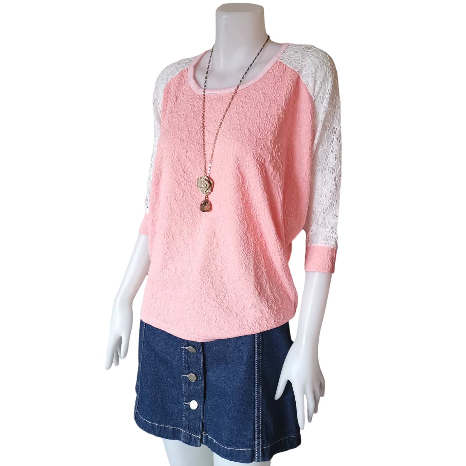 Blouse3392 เสื้อแฟชั่นแขนสามส่วนผ้าลูกไม้ ผ้าวูลเวฟ(ผ้าหนังไก่)พิมพ์ลายนูนลายดอกไม้ ผ้าเนื้อดีนุ่มยืดหยุ่นสูงใส่สบาย สีชมพู