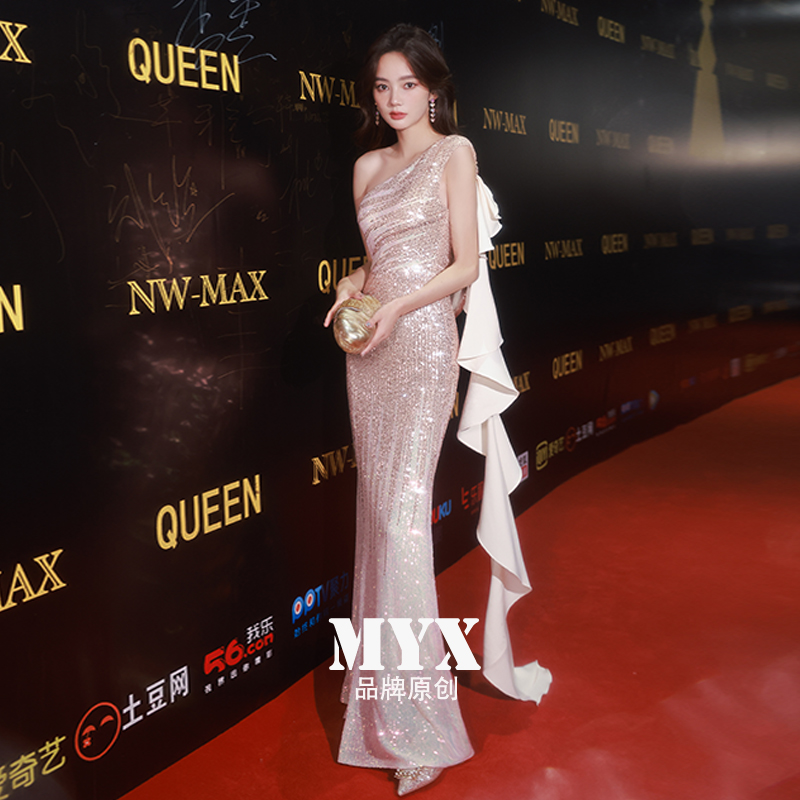ชุดราตรี ชุดราตรีสวยหรู แบบ ทันสมัย Evening dress