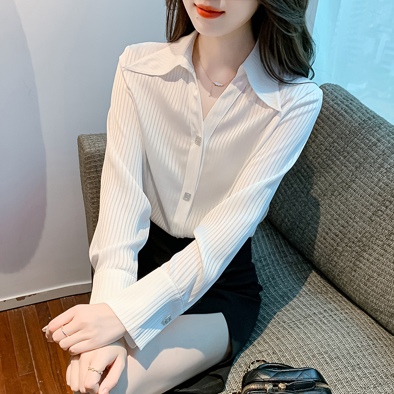 เสื้อเชิ้ตผู้หญิงแขนยาว เสื้อเชิ้ตผู้หญิงใส่ทํางาน 390 บาทต่อชิ้น ฟรีค่าจัดส่ง