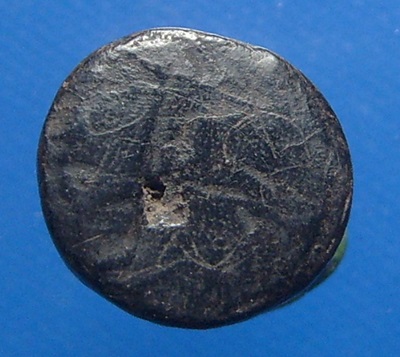 พระปิดตาไม้แกะ