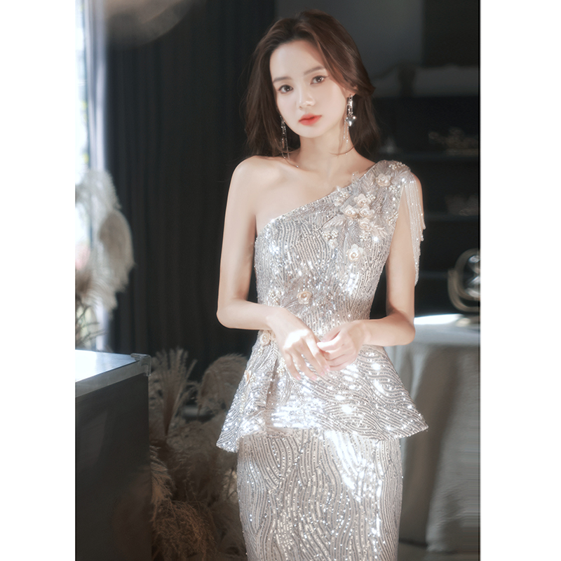 ชุดราตรี ชุดราตรีสวยหรู แบบ ทันสมัย Evening dress