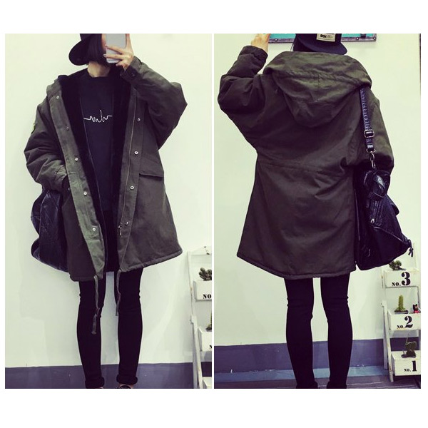 เสื้อคลุมกันหนาวฮู้ดดี้ ทรงโคล่ง สีเขียว เท่ๆ ผ้าไม่หนามาก กันหนาวกันลม ซับในขนแมวนุ่มๆ พร้อมส่งจ้า เขียวทหาร