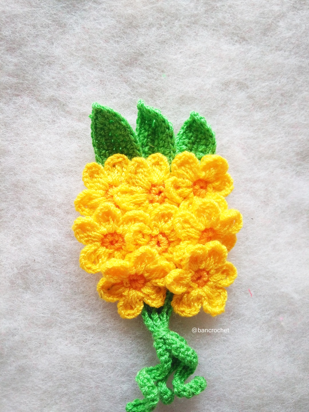 Bancrochet ช่อดอกไม้จิ๋วถักโครเชต์ Mini flower bouquet crochet สีเหลืองมัตตาร์ต 5 นิ้ว