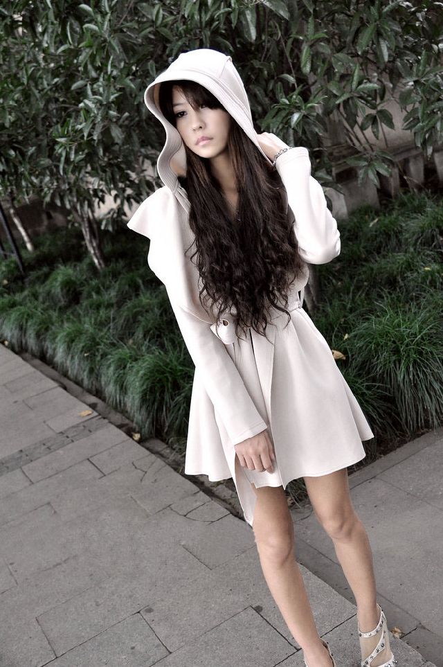 สินค้าลดราคา พิเศษ ตามภาพจริงไม่รับเปลี่ยนหรือคืน เสื้อคลุมทรงเก๋ สีครีม จะผูกเอวหรือจะใส่แบบปล่อยๆ ก็เก๋ เนื้อผ้ายืดหยุ่นทิ้งตัว ไม่หนา ใส่คลุม สบายๆ มีฮู้ดค่ะ สีครีม เข้มกว่าในรูป โทนครีมนู๊ด