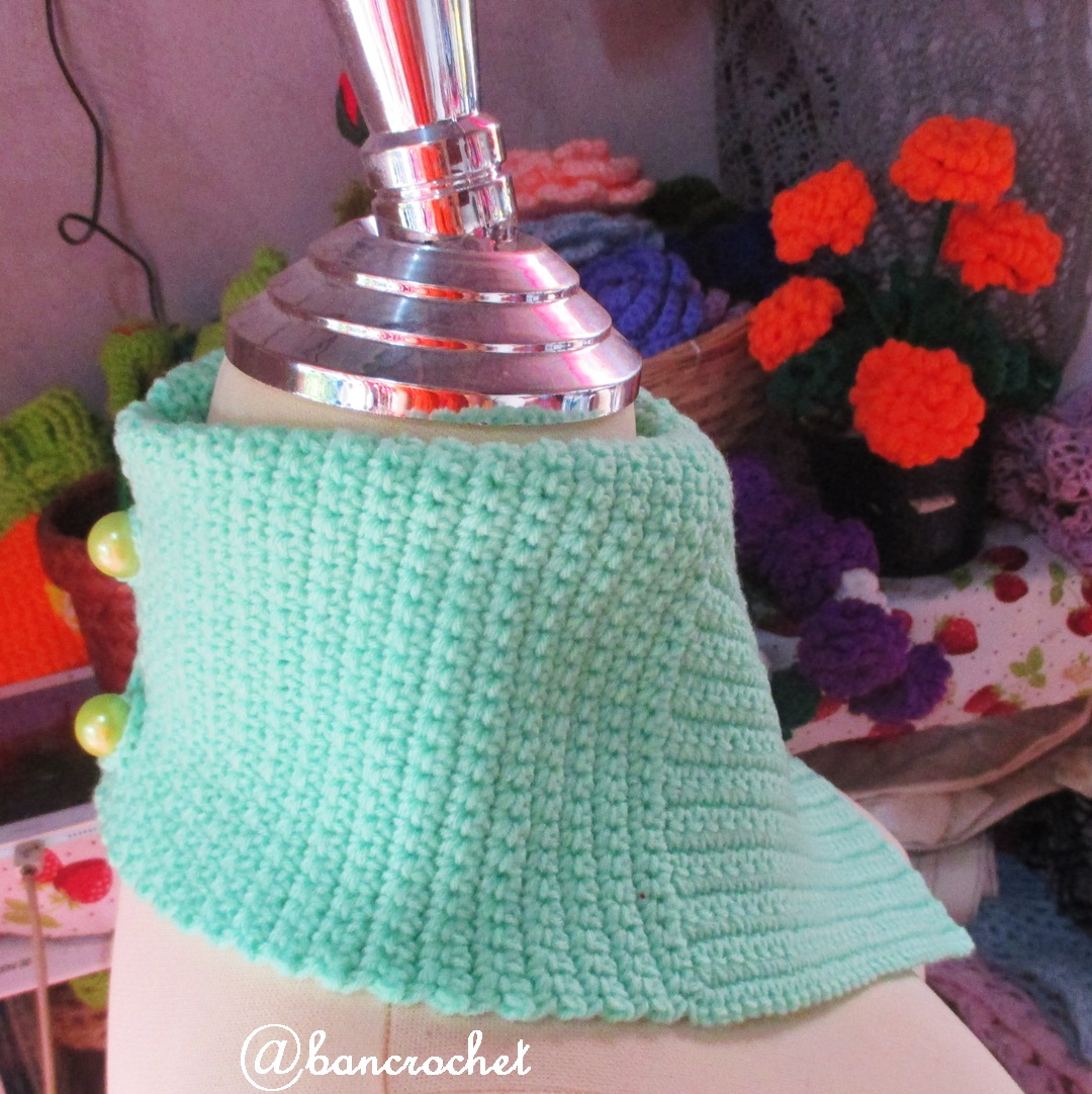 Bancrochet ผ้าคลุมคอถักโครเชต์ แบบมีกระดุมหลัง Crochet cowl สีเขียวมิ้นท์ inch