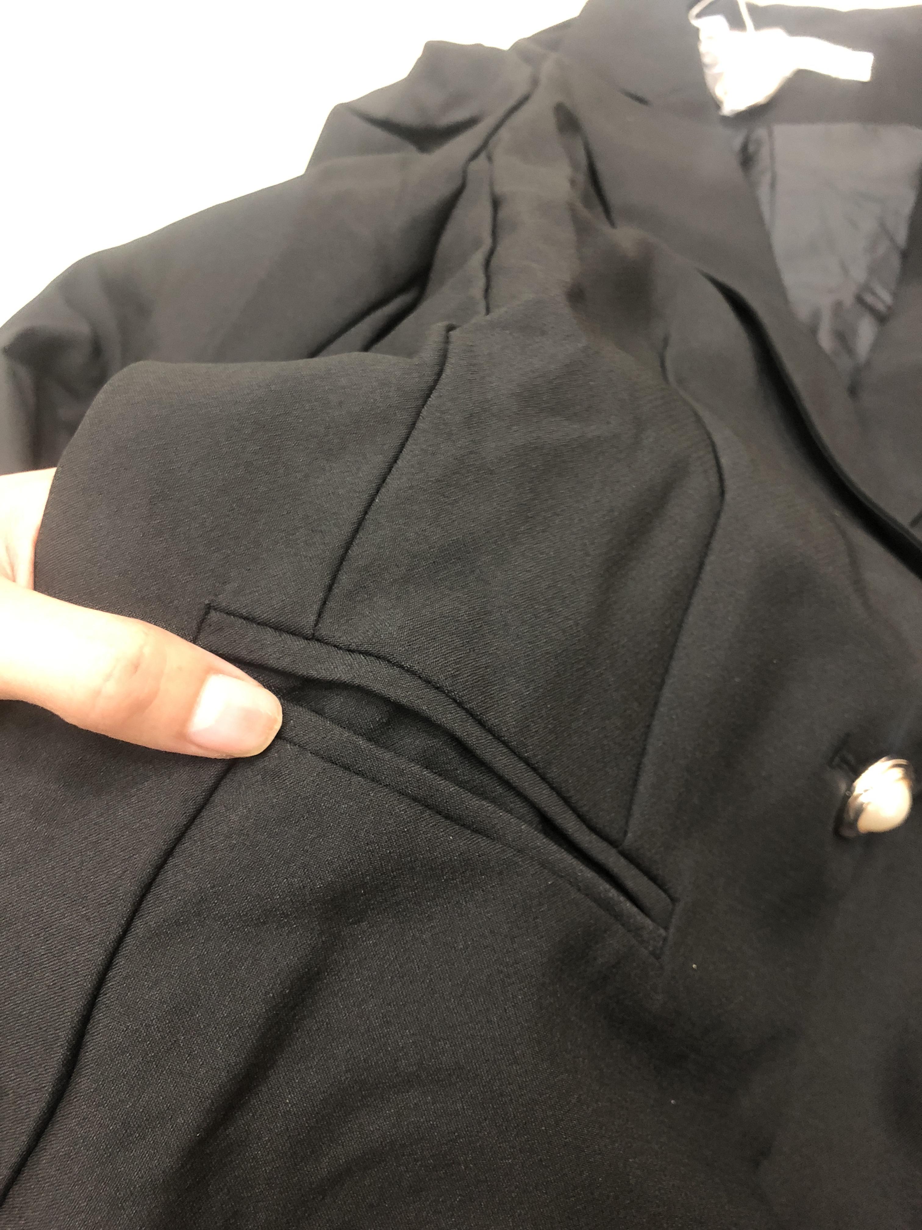 สูท ไหล่ตั้ง ทรงสวย สีดำ แต่งกระดุมมุก เพิ่มความหรู พร้อมส่ง ใส่ทำงาน ก็เริ่ดสุดๆ black