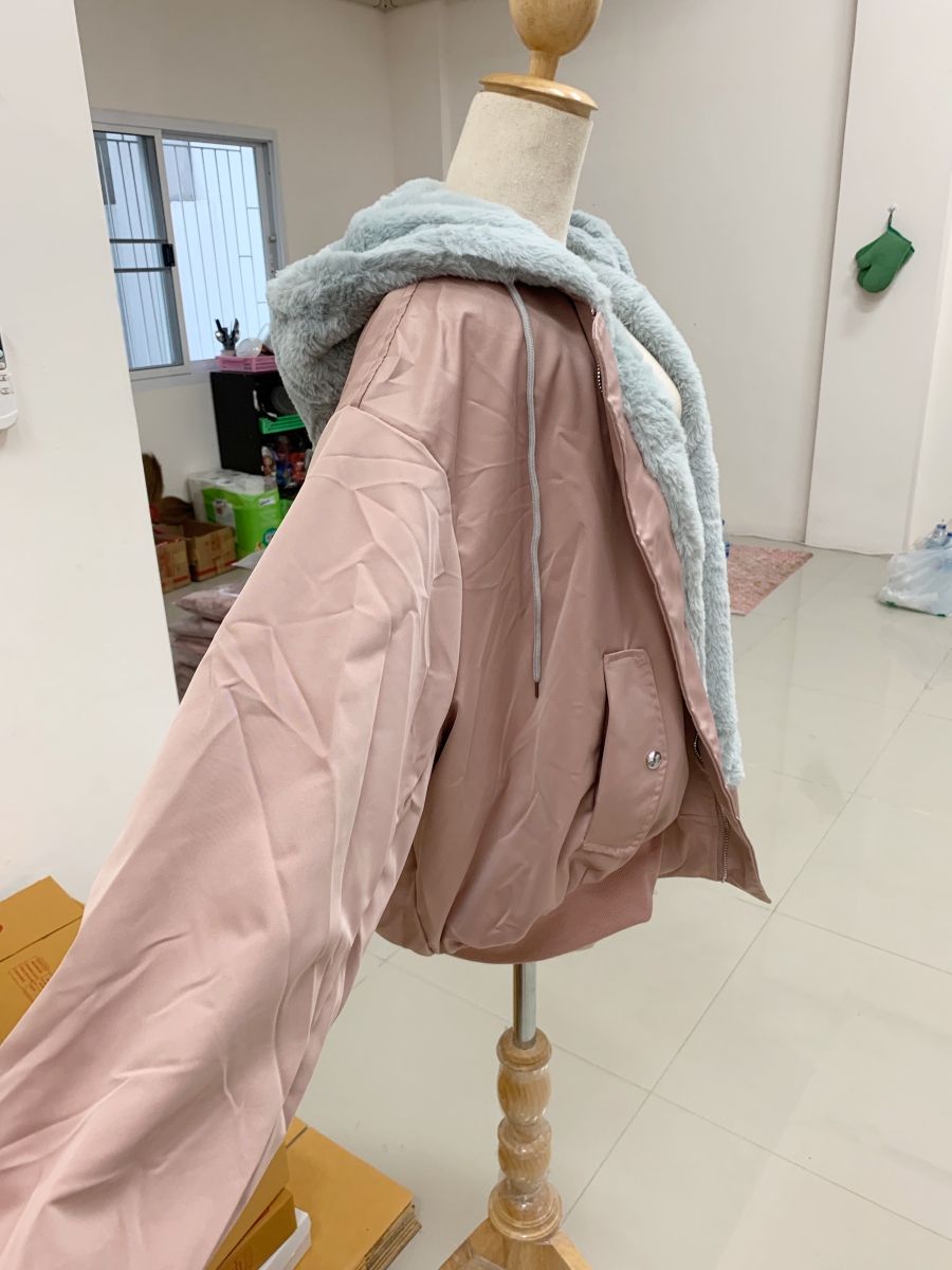งานจริงน่ารักมาก!! เสื้อกันหนาวบุขนช่วงตัวและฮู้ดนุ่มสุดๆ ทรงโคล่ง Over Size ช่วงแขนบุซับในกันลม งานดีพร้อมส่งจ้า สีชมพูนู๊ด