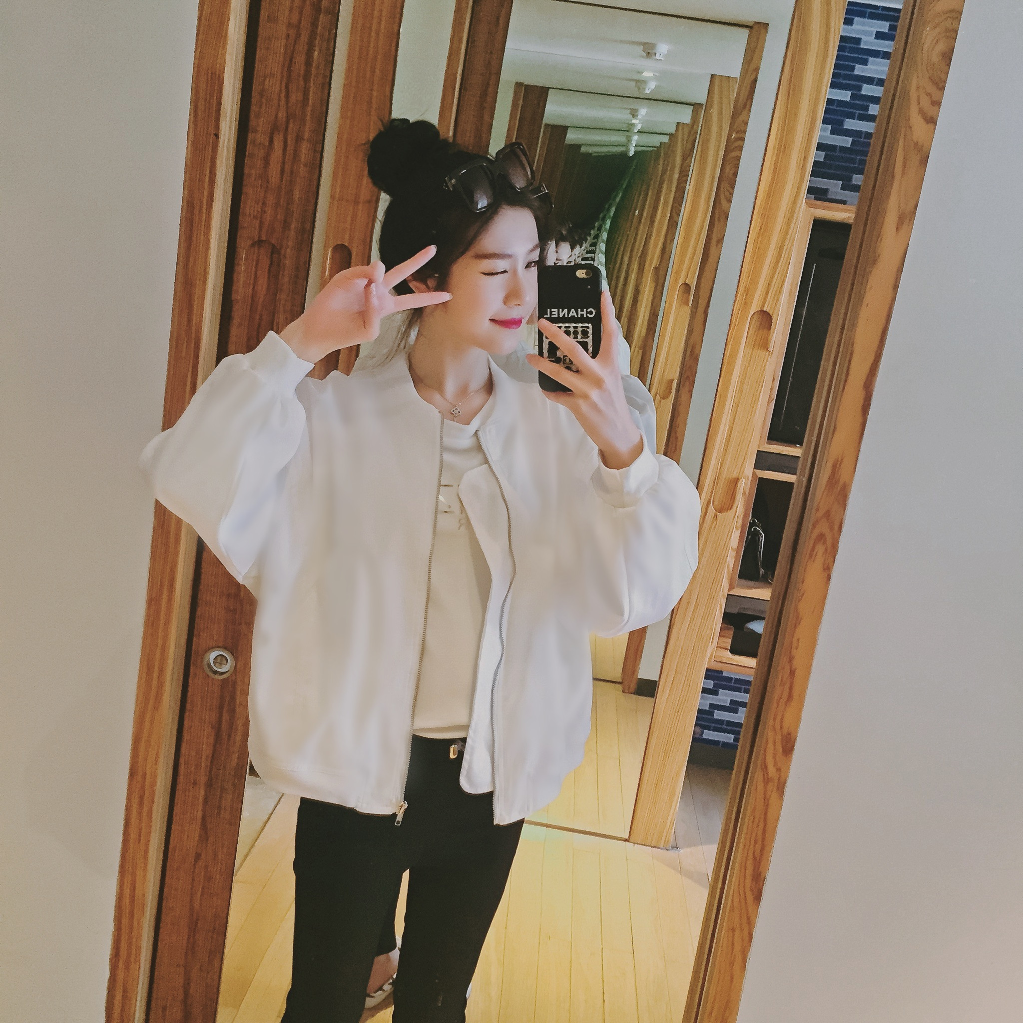 เสื้อคลุมเบสบอล เนื้อด้าน ไม่หนา ผ้ากันลมได้ดี แต่งลายด้านหลัง พร้อมส่ง