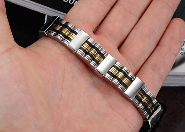 สร้อยข้อมือผู้ชาย กำไลข้อมือผู้ชาย 316L Stainless Steel ผสมผสานกับ Silicone สีดำ อย่างลงตัว ขั้นด้วยสีทอง สุดหรู no 622071