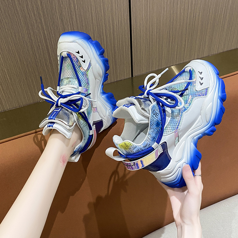 รองเท้าผ้าใบเสริมส้นสูง ไซต์35-39 สนใจทักแชท ฟรีค่าส่ง!