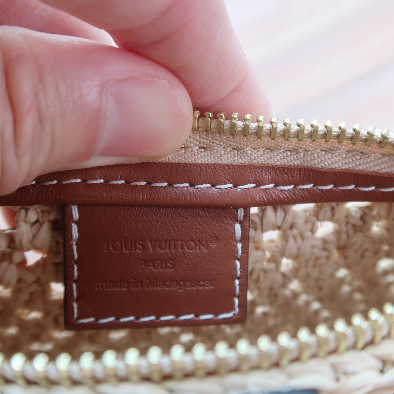 LV Natural Tan Raffia Hills Pochette (พารากอน 8 วัน)