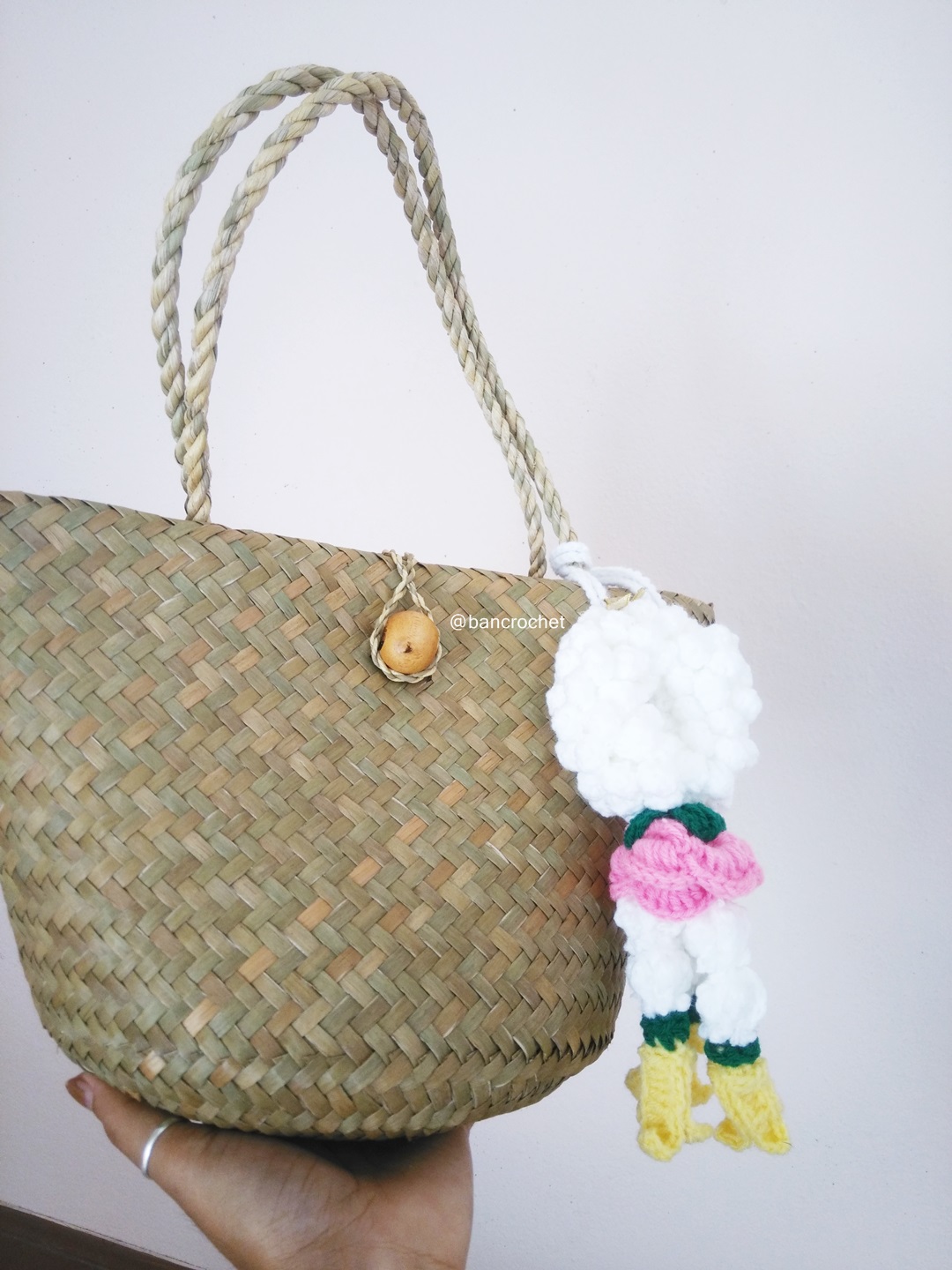 Bancrochet กระเป๋าสานกระจูดประดับพวงมาลัย grajood basket weave bags คละสี 7*10*7*12 นิ้ว