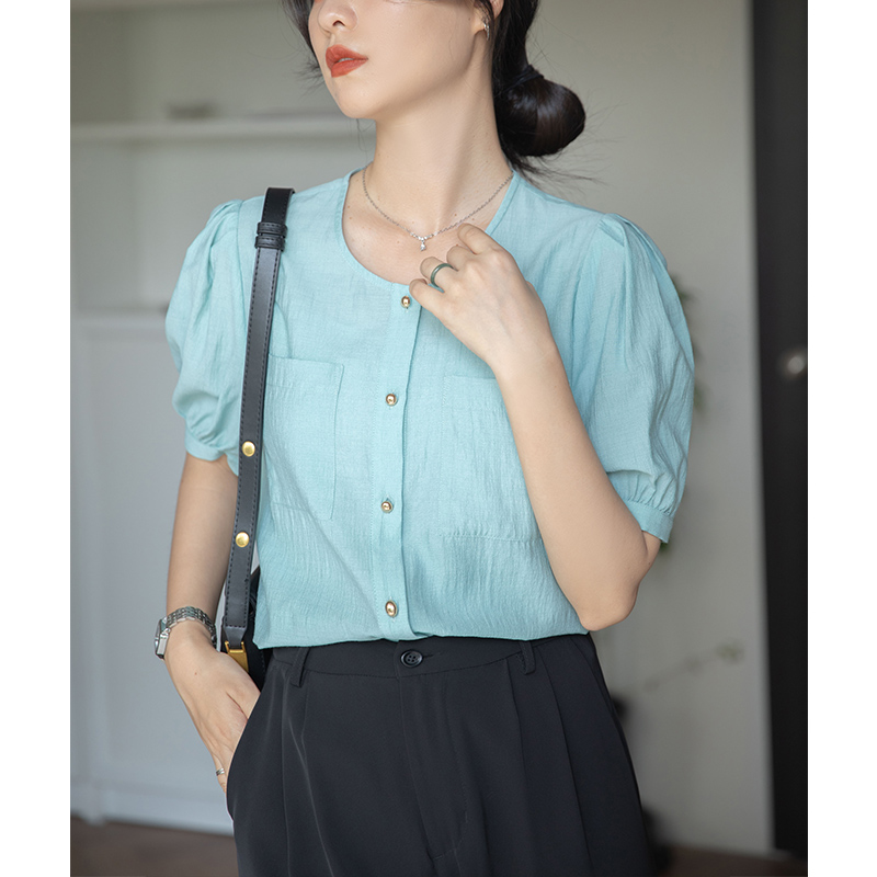 เสื้อเชิ้ตผู้หญิงแขนยาว เสื้อเชิ้ตผู้หญิงใส่ทํางาน 390 บาทต่อชิ้น ฟรีค่าจัดส่ง