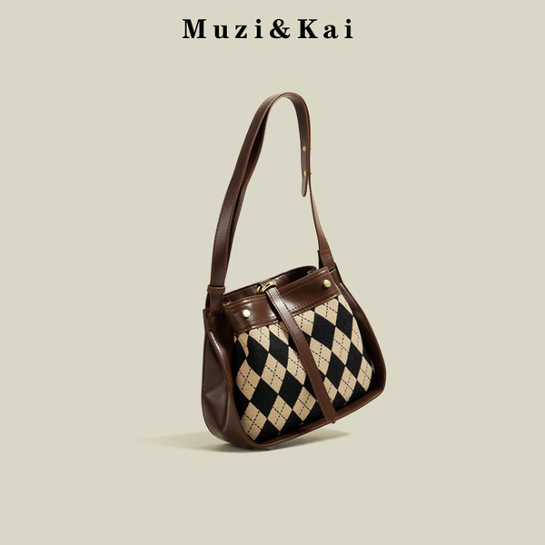 กระเป๋าสะพายข้างผู้หญิง กระเป๋าสะพายสไตล์เกาหลี By Muzi&Kai