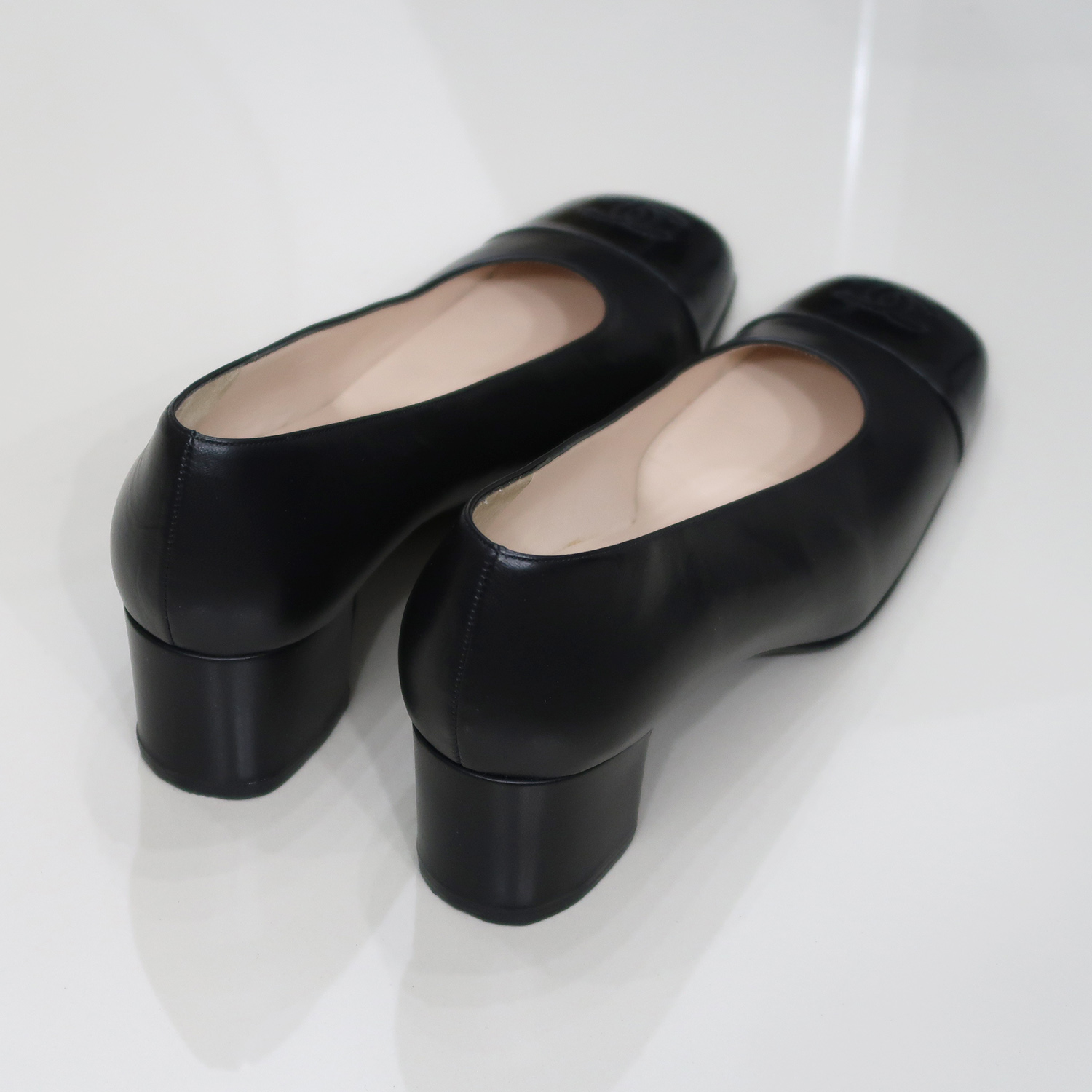 Chanel Black Calf Leather Patent Cap Toe Pumps Size 38.5