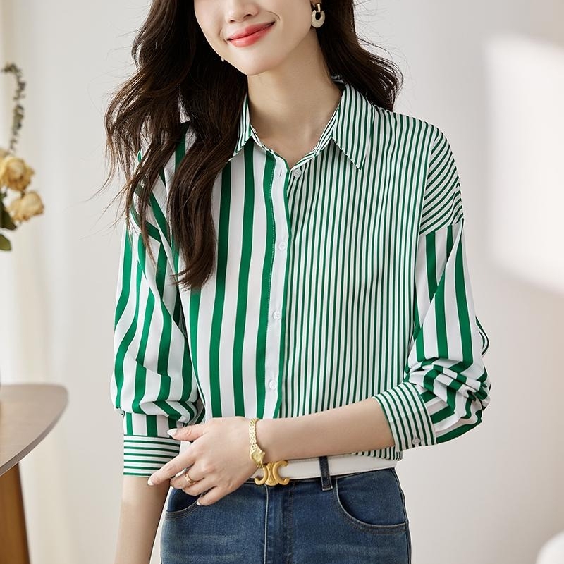 เสื้อเชิ้ตผู้หญิงแขนยาว เสื้อเชิ้ตผู้หญิงใส่ทํางาน 390 บาทต่อชิ้น ฟรีค่าจัดส่ง